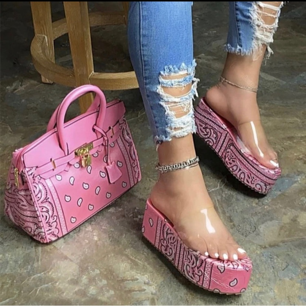 Bandana slides with matching bag